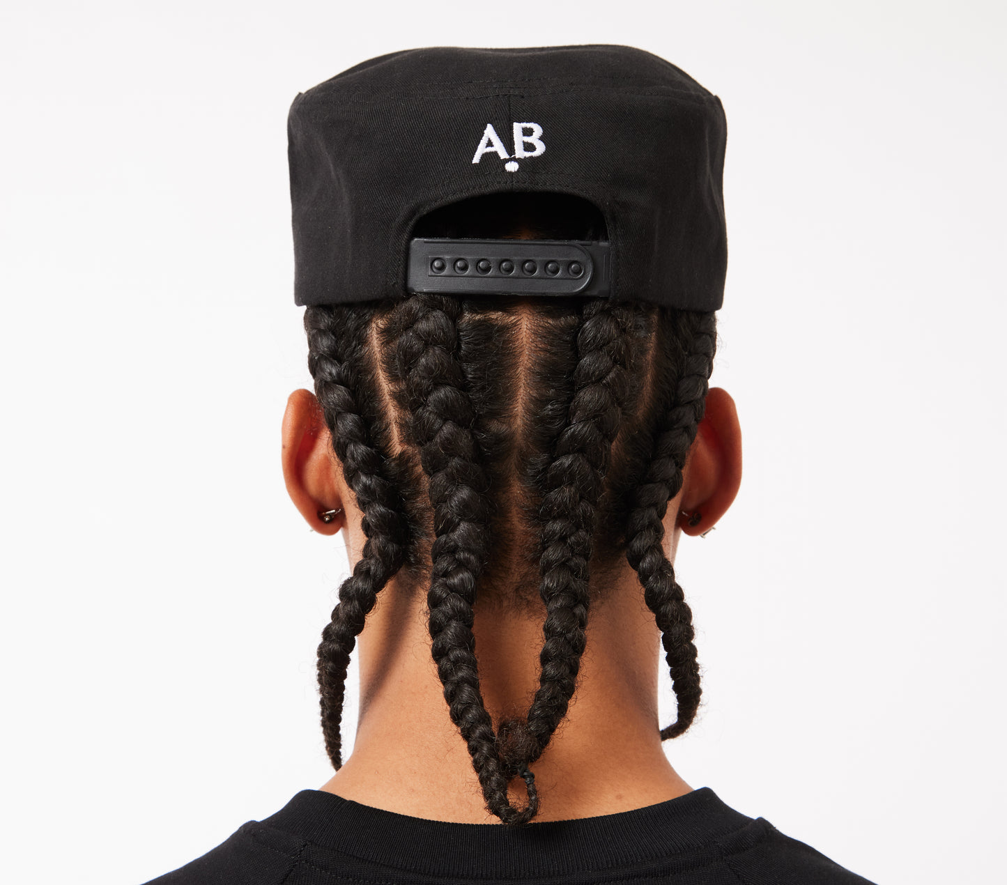 EMBELLISHMENT SIGNATURE CAP - BLACK